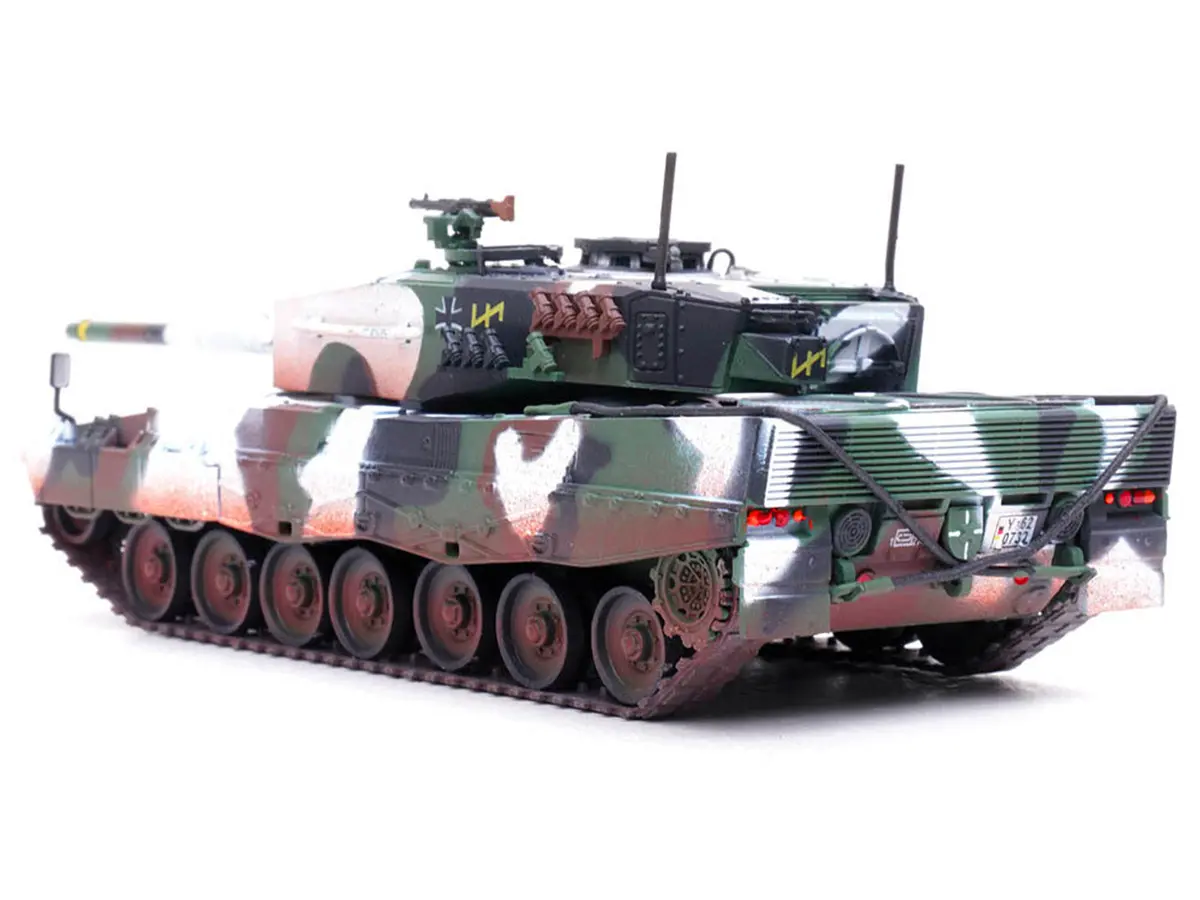 Leopard 2A4 Main Battle Tank With Snorkel "Winter Camouflage" German Army "Armor Premium" Series 1/72 Diecast Model By Panzerkampf 2