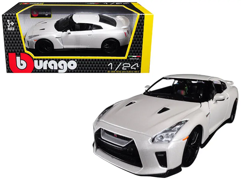 2017 Nissan Gt-R R35 White 1/24 Diecast Model Car By Bburago 1