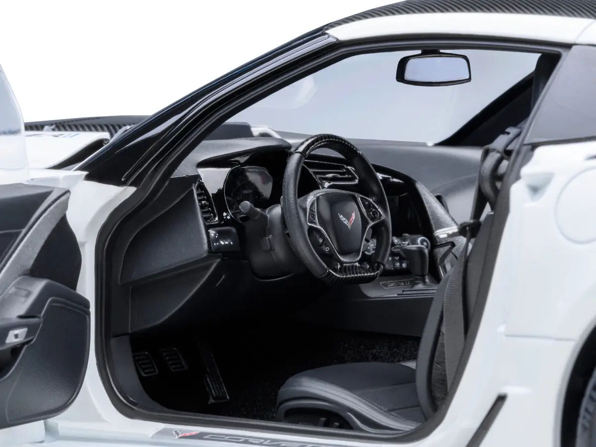 2019 Chevrolet Corvette C7 Zr1 Arctic White With Carbon Top 1/18 Model Car By Autoart 2