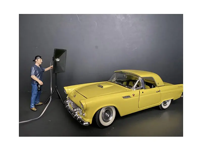 "Weekend Car Show" Accessory Figure #5 For 1/24 Scale Models By American Diorama 1