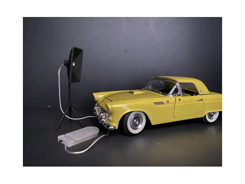 Photographer Lighting Kit (Set Of 2 Lights) For 1/24 Scale Models By American Diorama 1