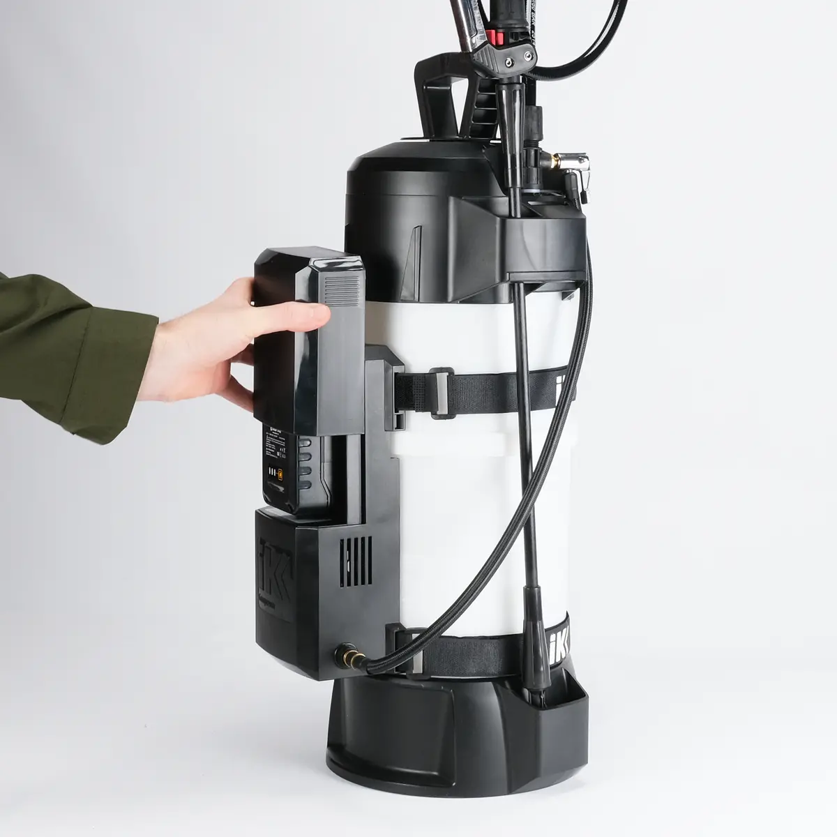 Ik E Foam Pro 12 With Battery Powered Air Compressor 2