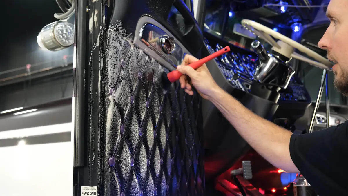 Interior Cleaner + Detailer: Leather Scent 3