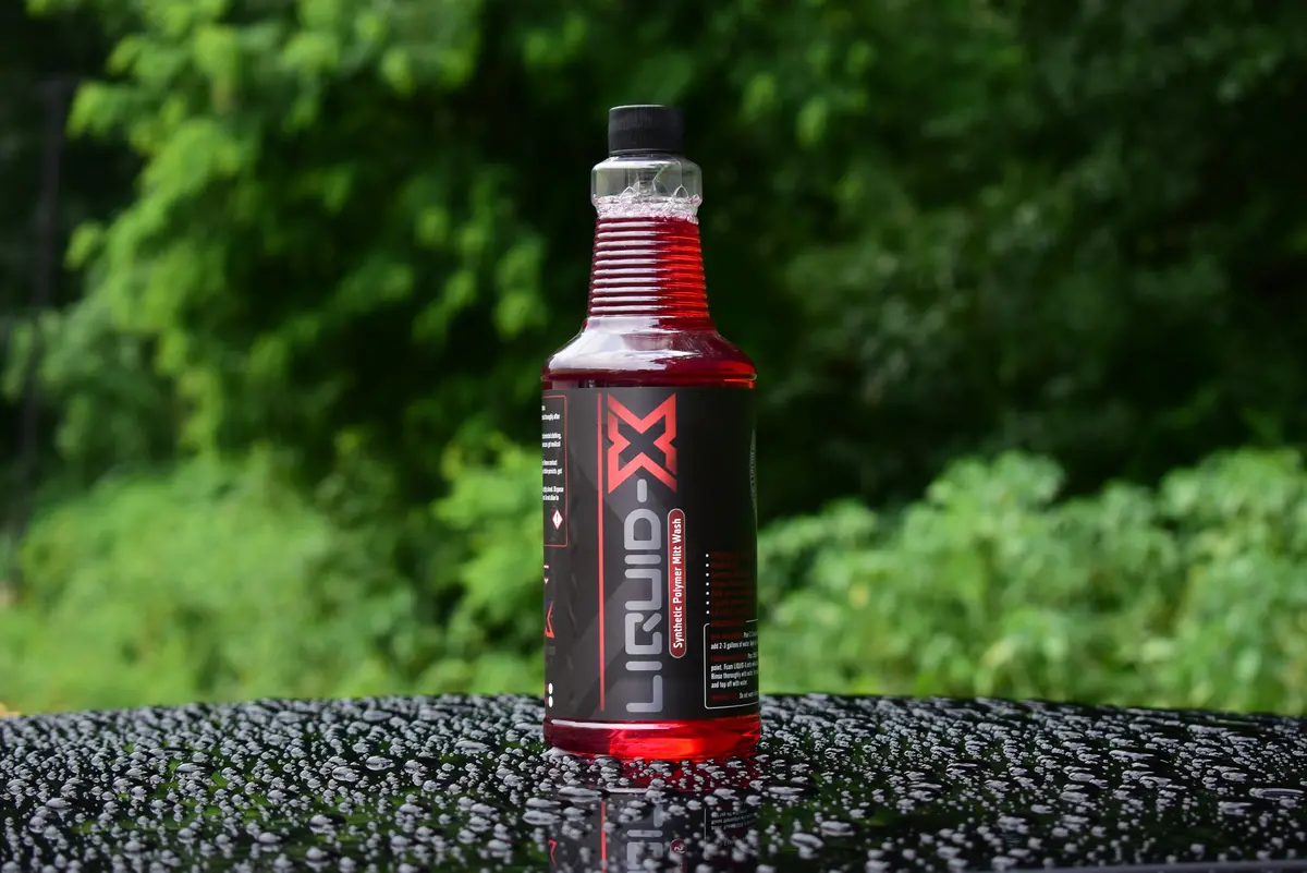 Liquid-X: Polymer Sealant Mitt Wash 3