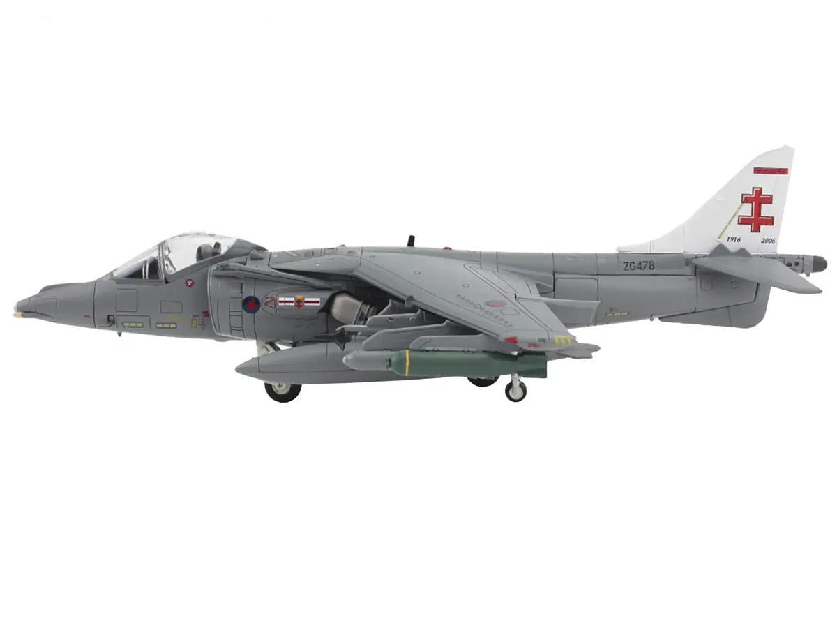 Mcdonnell Douglas Av-8B/British Harrier Ii Gr.9A Aircraft "41 (R) Squadron Raf Coningsby Air Base" (2006) Royal Air Force "Air Power Series" 1/72 Diecast Model By Hobby Master 2