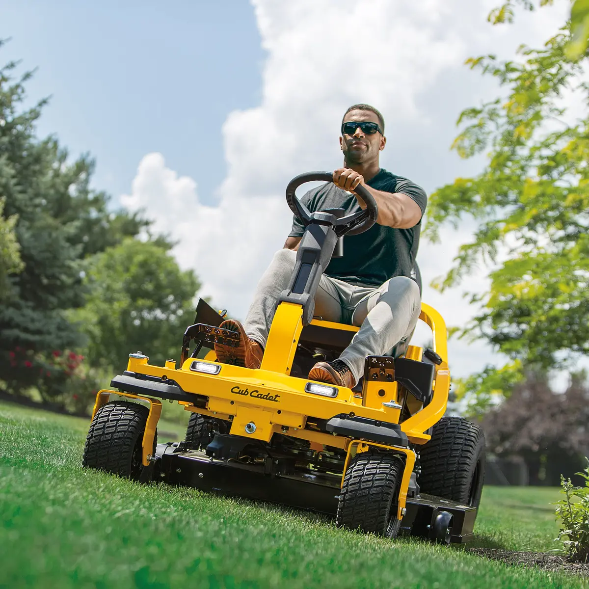 Cub Cadet Zts1 42 Zero-Turn Ride-On Lawn Mower 2